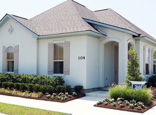 104 Laurel Grove Blvd, Youngsville, LA 70592