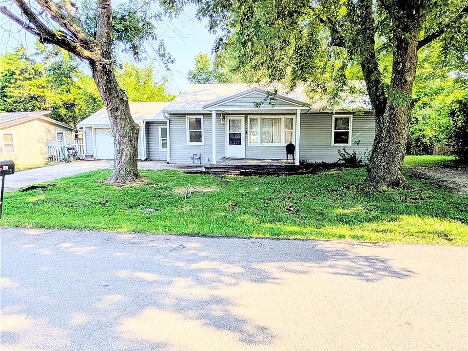 1st image of 210 W 19th St