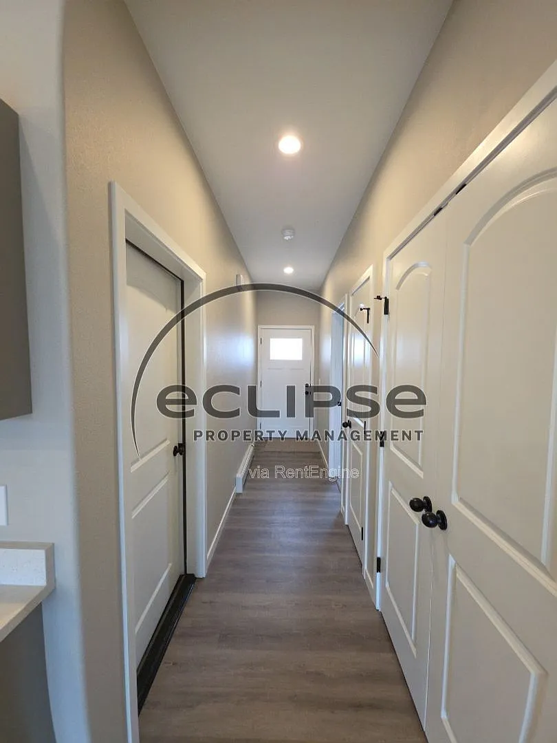 3 bed, 2.0 bath, 1275 sqft, $1,950 — Photo 2