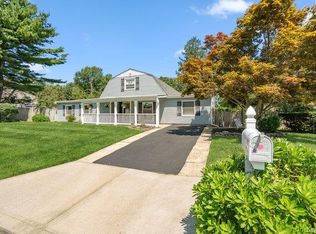 1 Grendon Ln, Farmingville, NY 11738