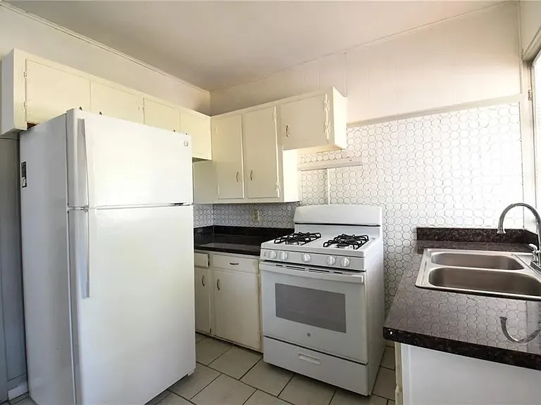 1800 Dante Street - - — Photo 5
