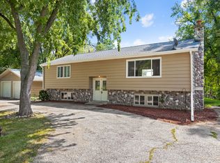 2911 W Lincoln Rd, McHenry, IL 60051