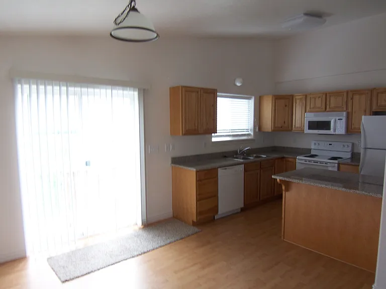 1739 Walkabout Dr — Photo 3