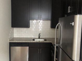 430 W Surf St #302, Chicago, IL 60657