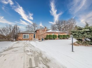 8821 W 100th St, Palos Hills, IL 60465