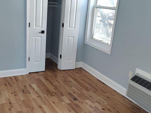 5th image of 61 Linden Ave #11