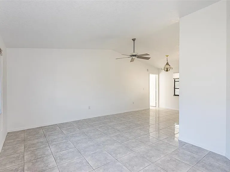838 Jarvis St — Photo 5
