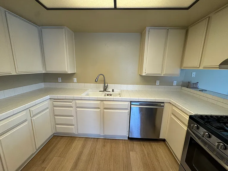 19105 Shoreline Ln #5 — Photo 4