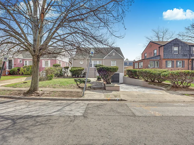 5 Hawthorne Ln — Photo 2