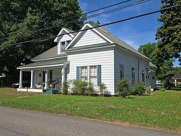 3rd image of 895 Main St