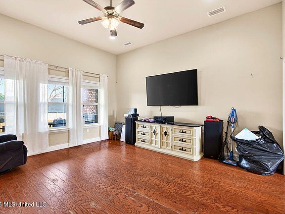 5th image of 14910 Calcutta Dr