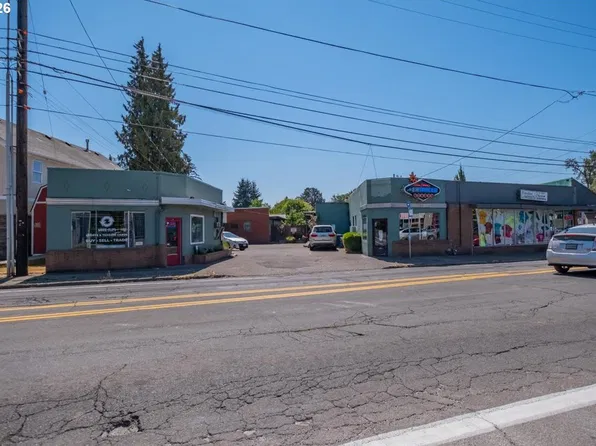 1742 Center St NE, Salem, OR 97301
