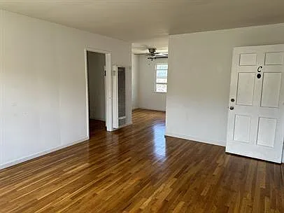 Silverlake Garden Apartments — Photo 4