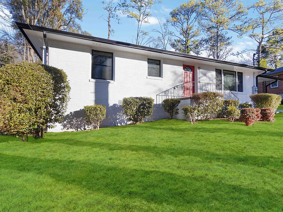 East Atlanta ranch style home, ready for you to move in!