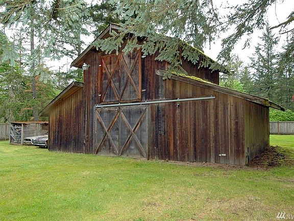 Gorgeous barn with 2 stalls and upper level storage space