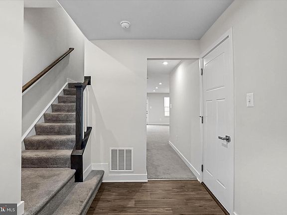 5th image of 213 Montreal Way