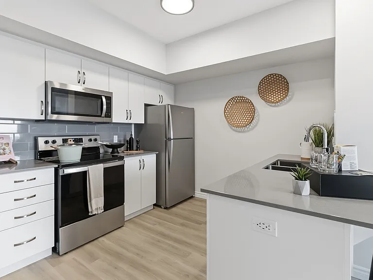 425 Watson Pkwy N — Photo 55