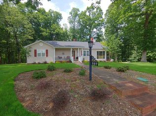 887 Country Club Rd, Pickens, SC 29671