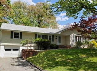 25 Valley View Dr, Mine Hill, NJ 07803