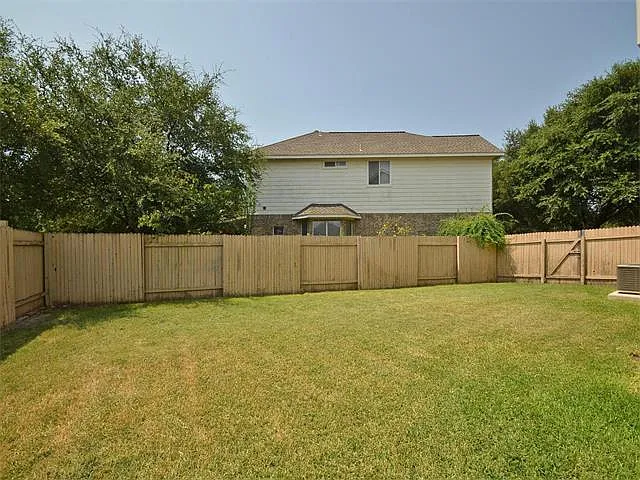 Lovely home in desirable Scofield Farms! — Photo 4