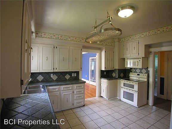 3rd image of 4031 Tacoma Ave S