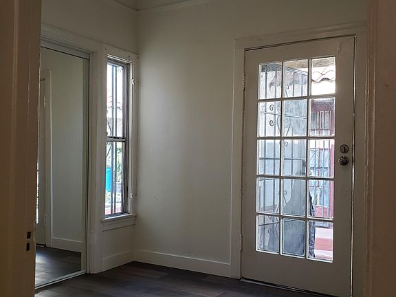 4th image of 4323 Woodlawn Ave