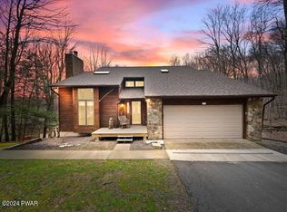 1 White Pine Cir, Lake Ariel, PA 18436
