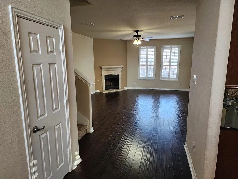 14028 Zippo Way — Photo 5