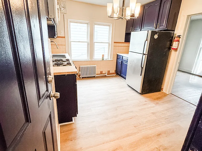Harrison Pl — Photo 1
