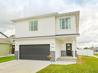 5699 Lou Ann St, Grand Forks, ND 58201