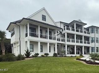 106 Bay St, Pine Knoll Shores, NC 28512