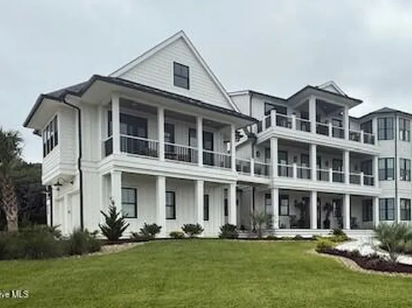 106 Bay Street, Pine Knoll Shores, NC 28512