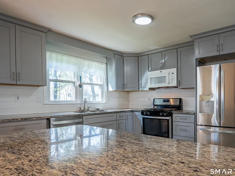 115 Hilldale Rd — Photo 3