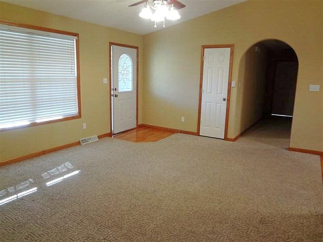 1st image of 4056 Buckingham Park