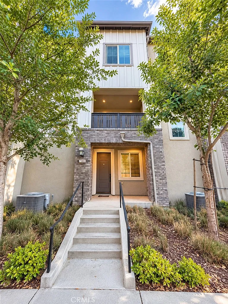 3 bed, 2.5 bath, 1614 sqft, $3,280 — Photo 1