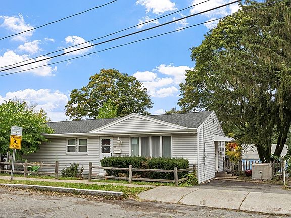 3rd image of 53 Cook St