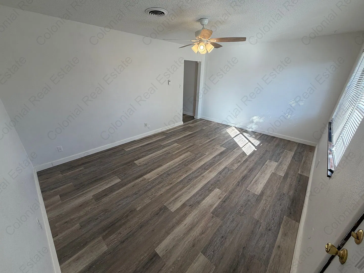 Spacious 1 bedroom 1 bath duplex — Photo 2