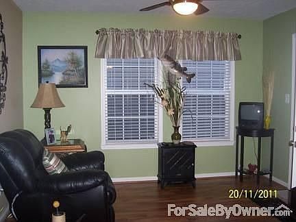 Sunroom : Screened porch off this room & private, fenced, back yard off the screened porch