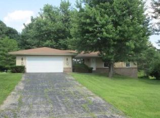 4049 Fox Hills Dr, Rockford, IL 61101