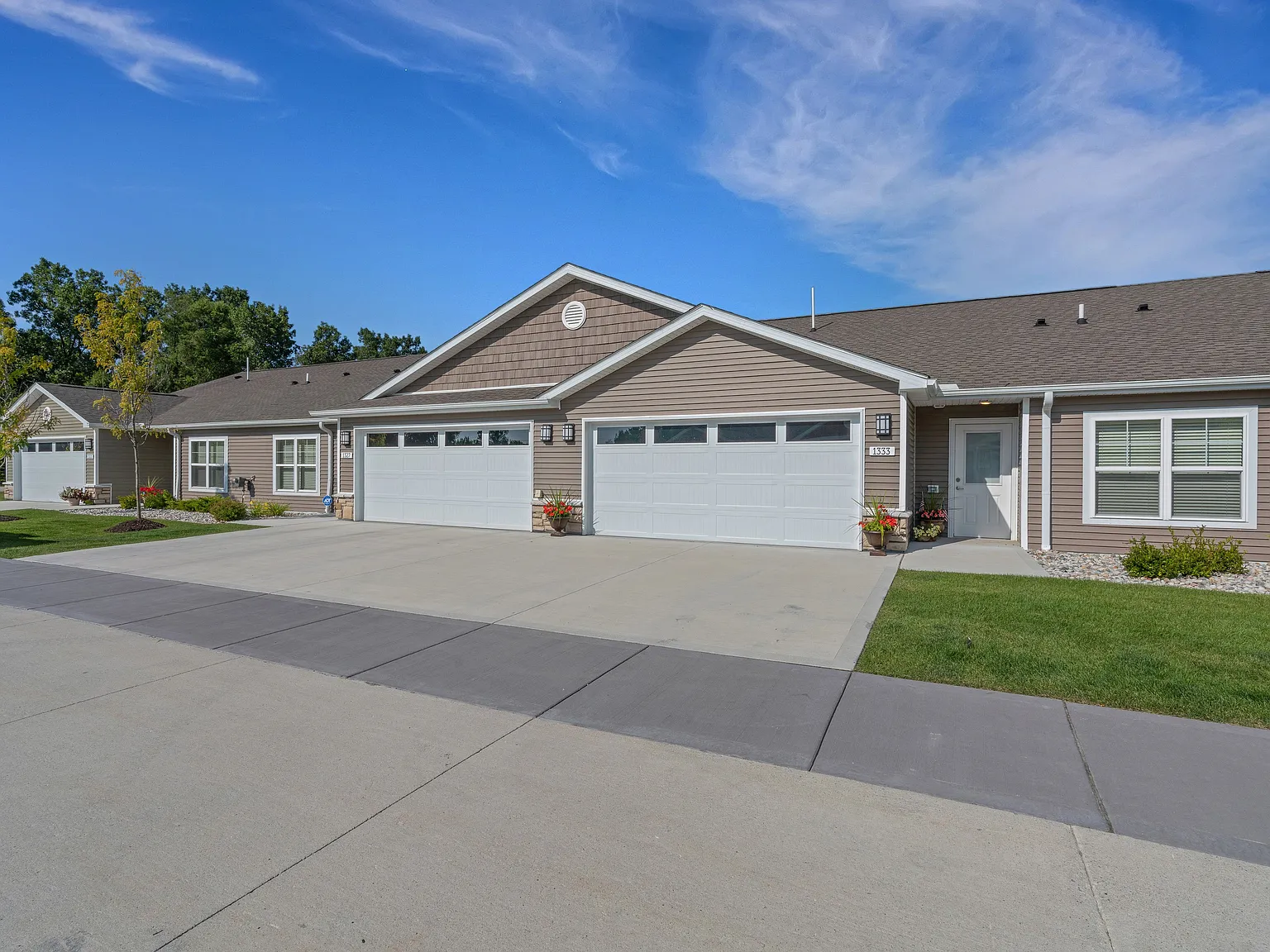 Redwood Rochester Hills — Photo 1