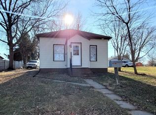 1520 W Linden Ave, Chariton, IA 50049