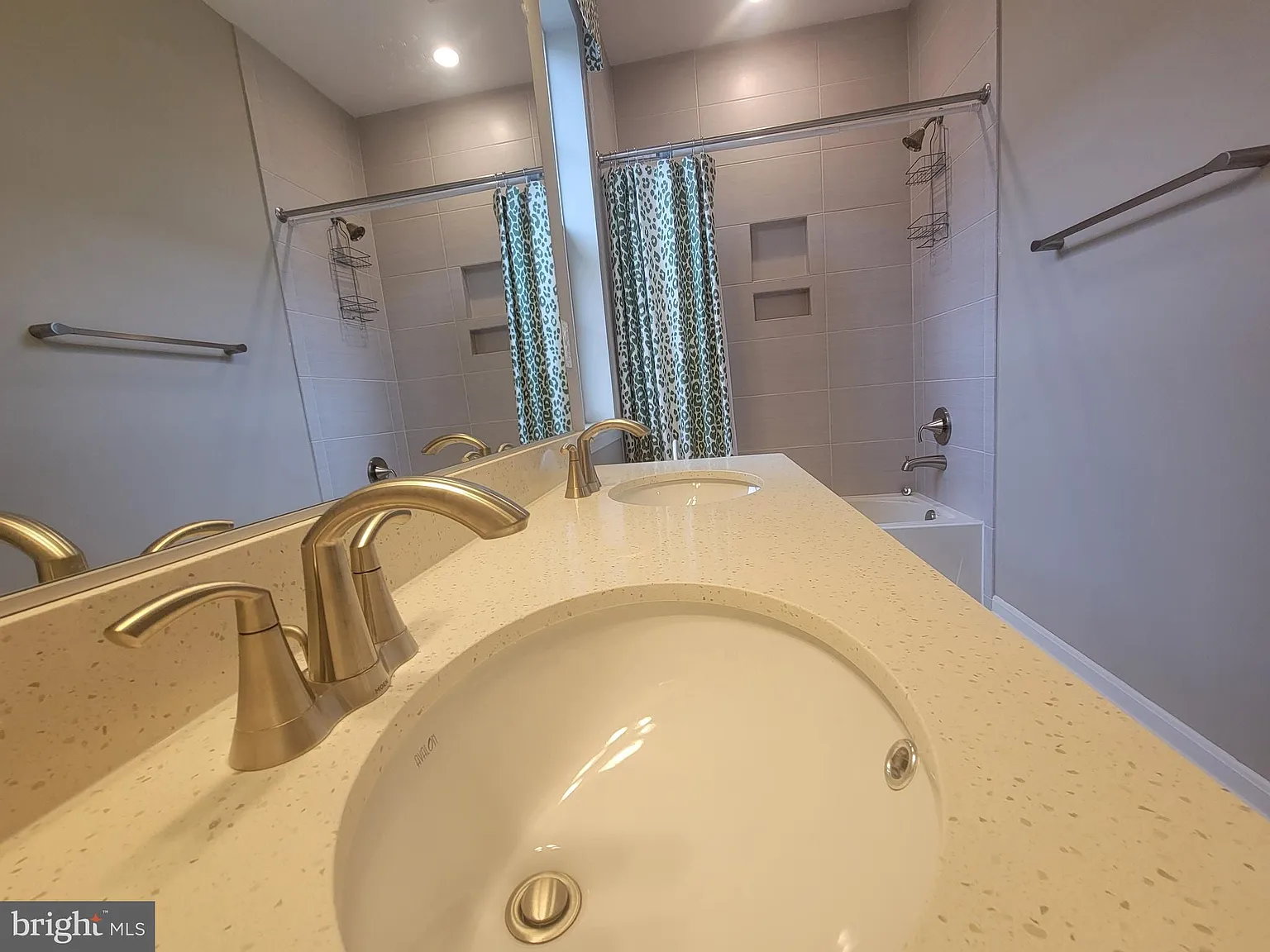 4 bed, 3.5 bath, 3560 sqft, $5,300 — Photo 3