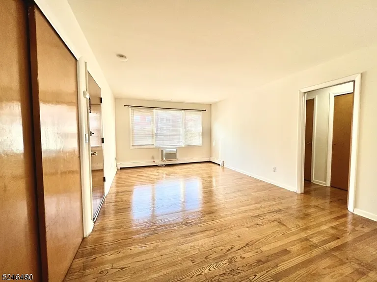 209 Park Ave — Photo 3