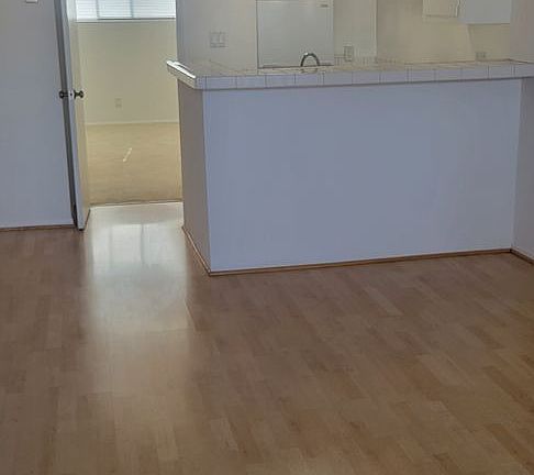 3rd image of 360 S Rexford Dr APT 10
