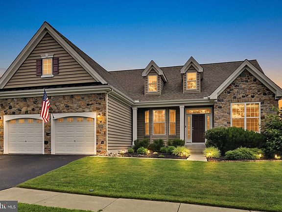 4th image of 7 Denise Dr
