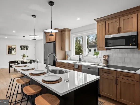 1752 Lark Ln, Cherry Hill, NJ 08003