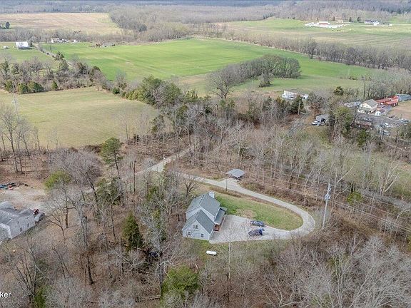 3rd image of 1707 N Stillwell Rd