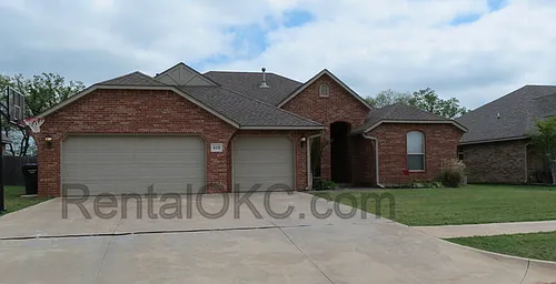 928 Ashwood Ln Photo 1