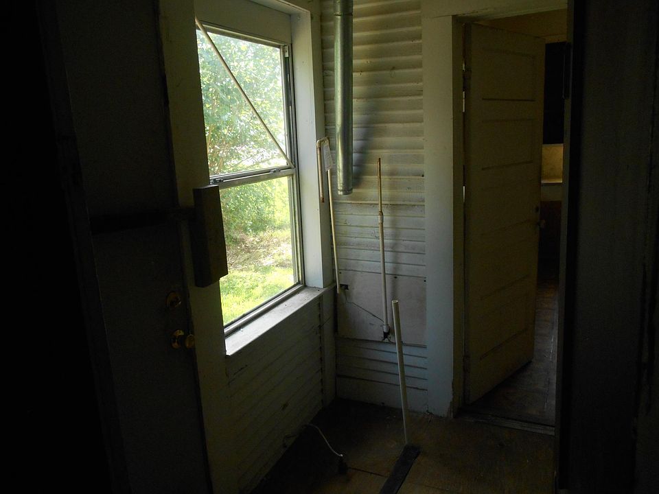 2nd image of 1023 Lansing St