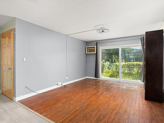 3rd image of 16W470 Lake Dr APT 104